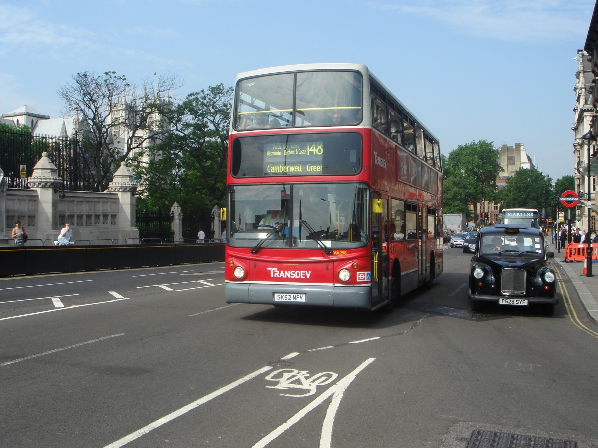 SK52 MPY (Volvo) wurde am 20.07.2006 an der U Bahnstation Westminster Station Bridge St aufgenommen.