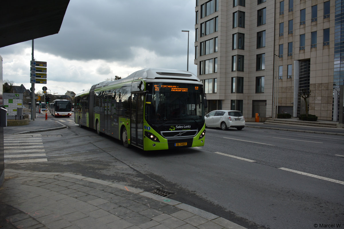 SL 3482 fährt am 03.02.2019 durch Luxemburg Stadt auf der Linie 16. Aufgenommen wurde ein Volvo 7900. 