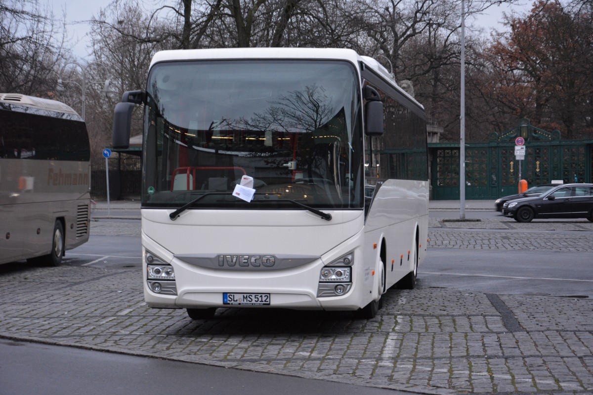 SL-MS 512 (Iveco Crossway) steht am 16.12.2014 auf dem Hardenbergplatz Berlin.

