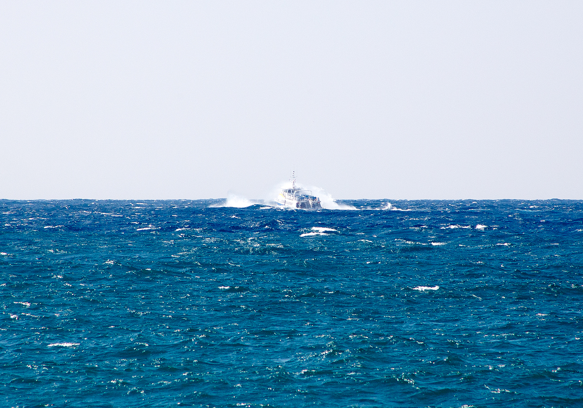 So ähnlich ging es auch bei unserer Fahrt am Tag zuvor auf den Weg zu den Frioul Inseln zu....

Die Henri-Jacques Espérandieu eine der Touristen-Fähren ist am 26.03.2015 vom alten Hafen Marseille (le Vieux-Port de Marseille)  zu den Frioul Inseln un(u.a. zur Île d’If mit dem Chateau d' If) unterwegs. 

Ich hatte das offene Achterdeck an dem Tag zuvor für mich alleine, denn fast alle Passagiere hatten alle Gesichtsfarben verloren.....
