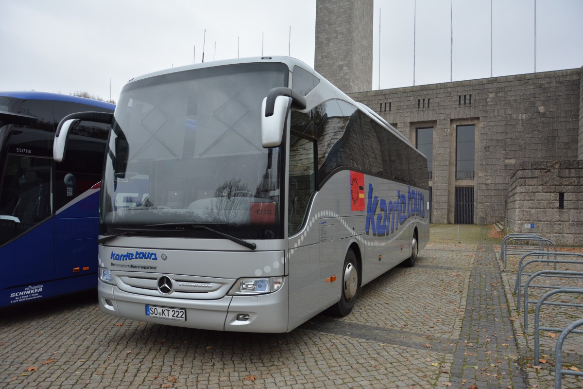 SO-KT 222 steht am 15.11.2014 an der Glockenturmstrae Berlin. Aufgenommen wurde ein Mercedes Benz Tourismo.