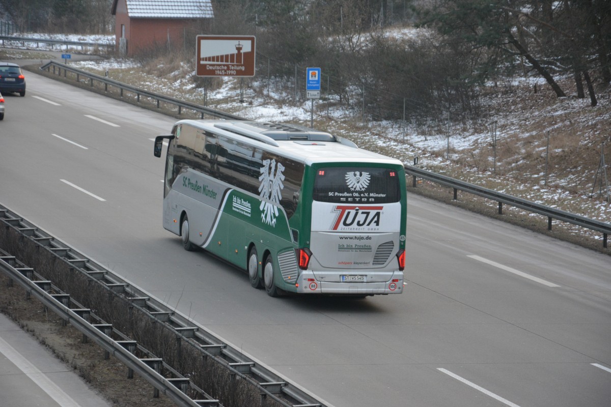 ST-WS 545 (Setra S 516) ist am 06.02.2015 unterwegs Richtzung Potsdam. Aufgenommen an der A 115 / Dreilinden. 
