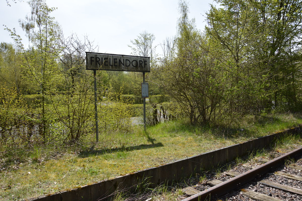 Stillgelegter Bahnhof Frielendorf. Aufgenommen am 22.04.2016.