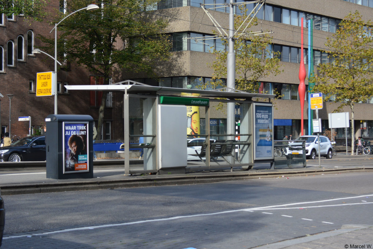 Straßenbahn- / Bushaltestelle, Rotterdam Leuvehaven. Aufgenommen am 20.10.2018.