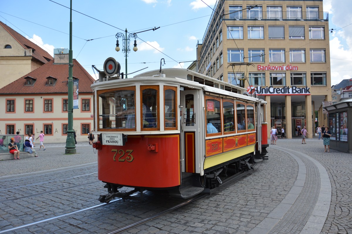 Straßenbahn aus langer Zeit in Prag am 16.07.2014.