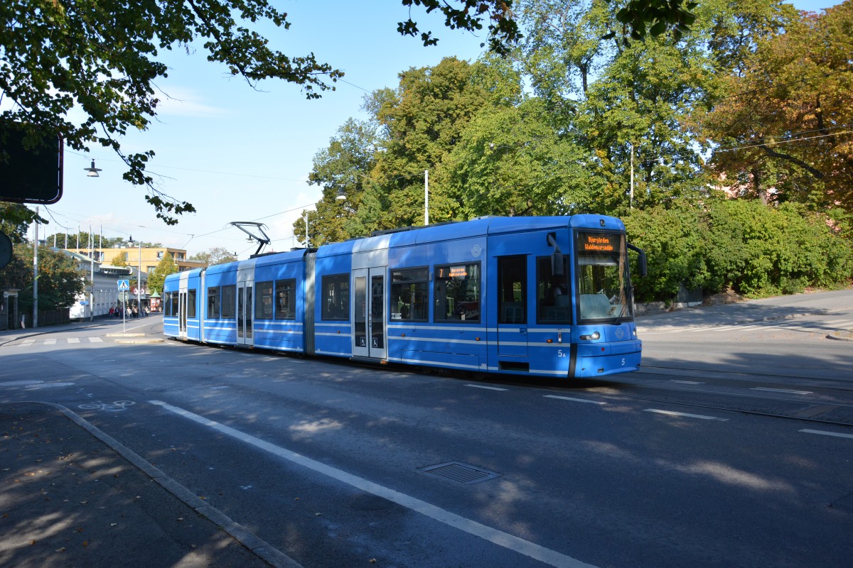 Straenbahn Nummer 5 am Djurgrdsvgen. Aufgenommen am 18.09.2014.