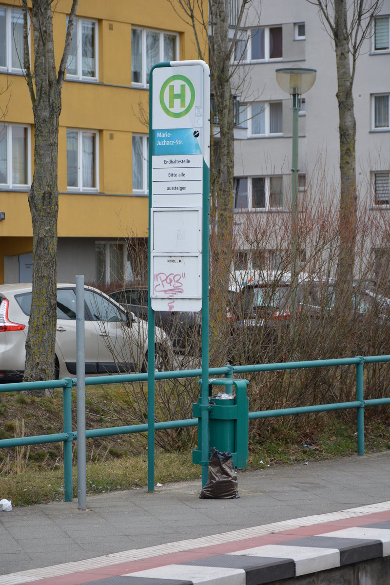 Straßenbahnhaltestelle, Potsdam Marie-Juchacz-Straße. Aufgenommen am 13.03.2016.
