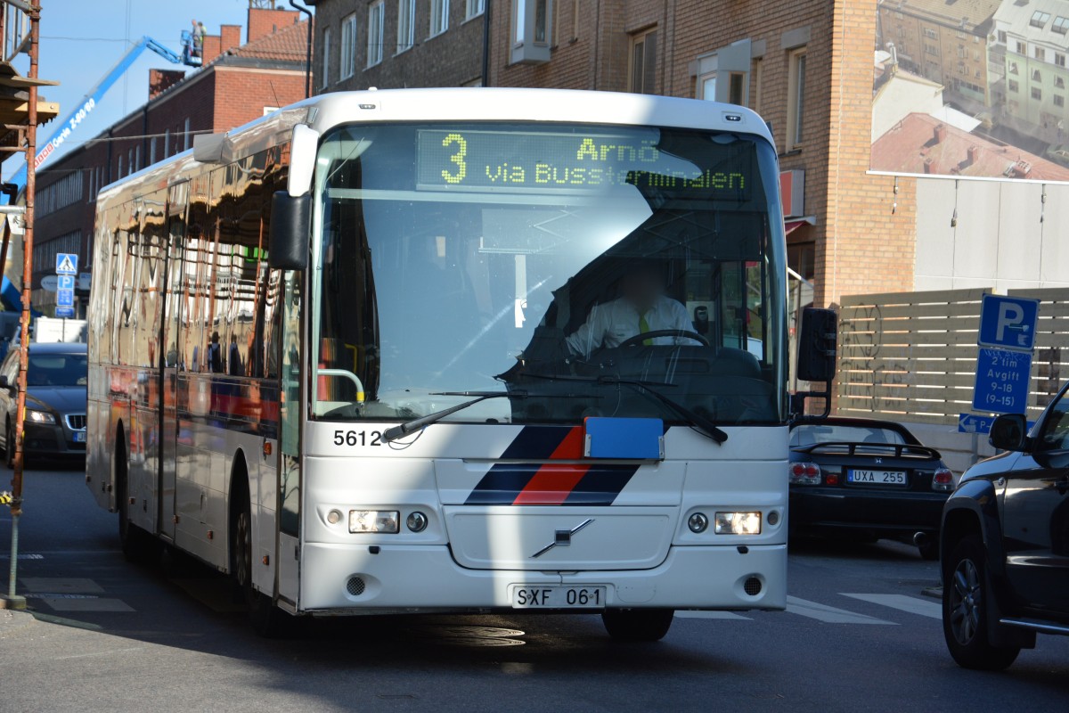 SXF 061 (Volvo 8500) fährt am 18.09.2014 auf der Linie 3. Aufgenommen nähe Busbahnhof Nyköping.
