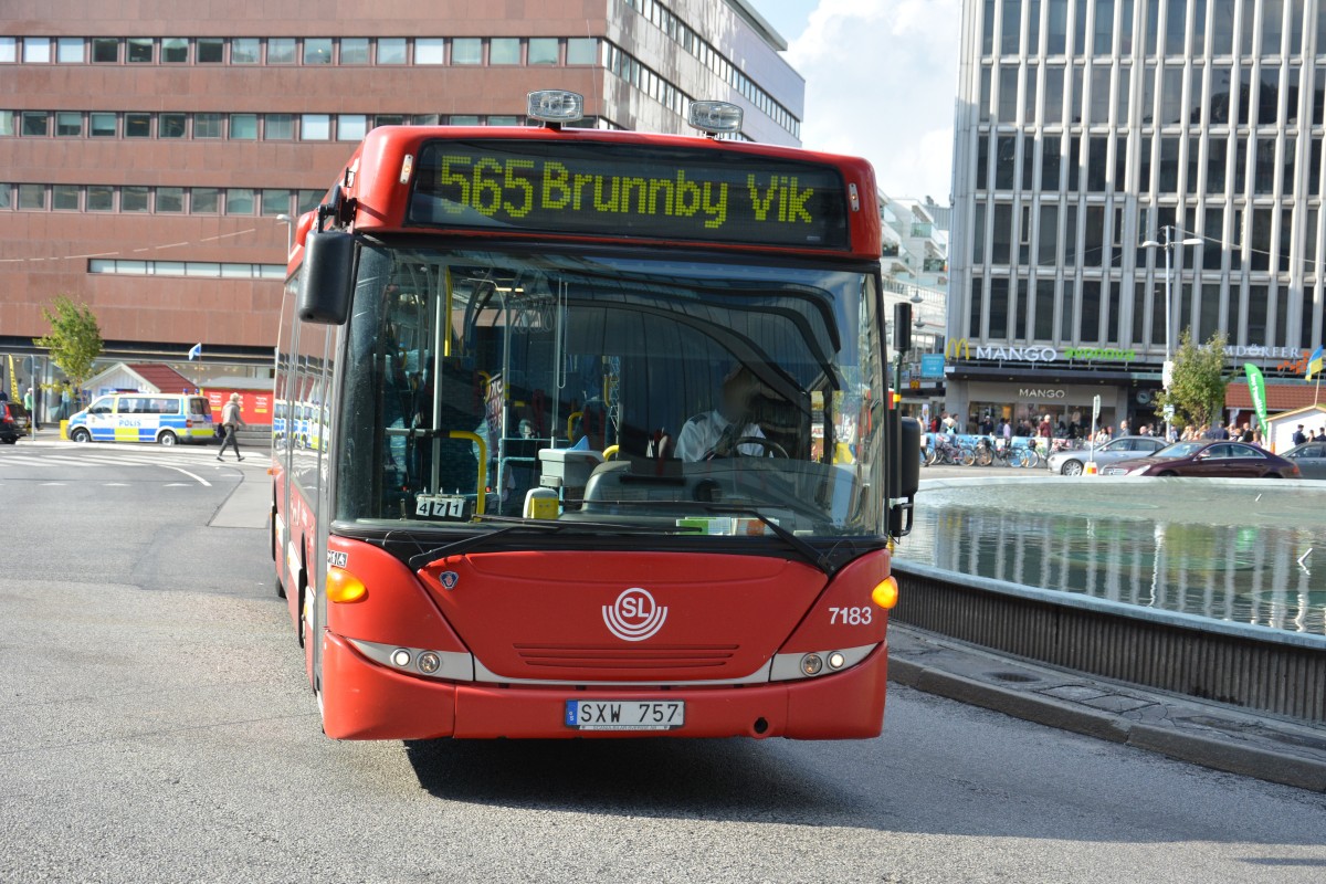 SXW 757 auf der Überlandlinie 565 nach Brunnby am 10.09.2014.