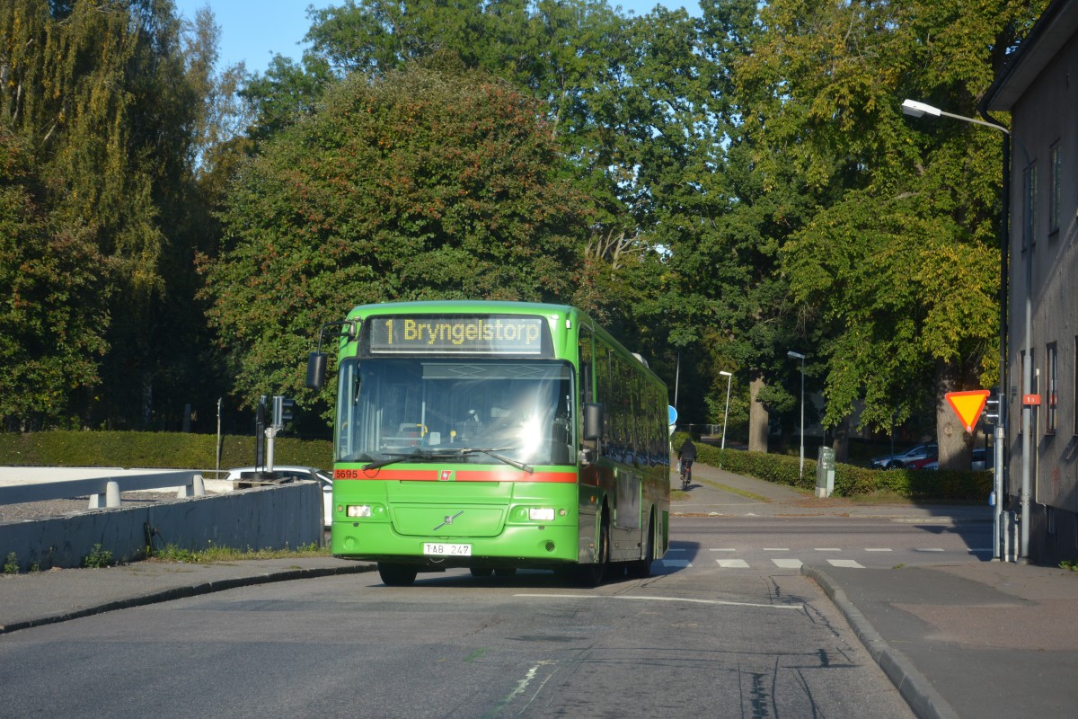 TAB 247 auf der Linie 1 am 16.09.2014. Zu sehen ist ein Volvo 8500.
