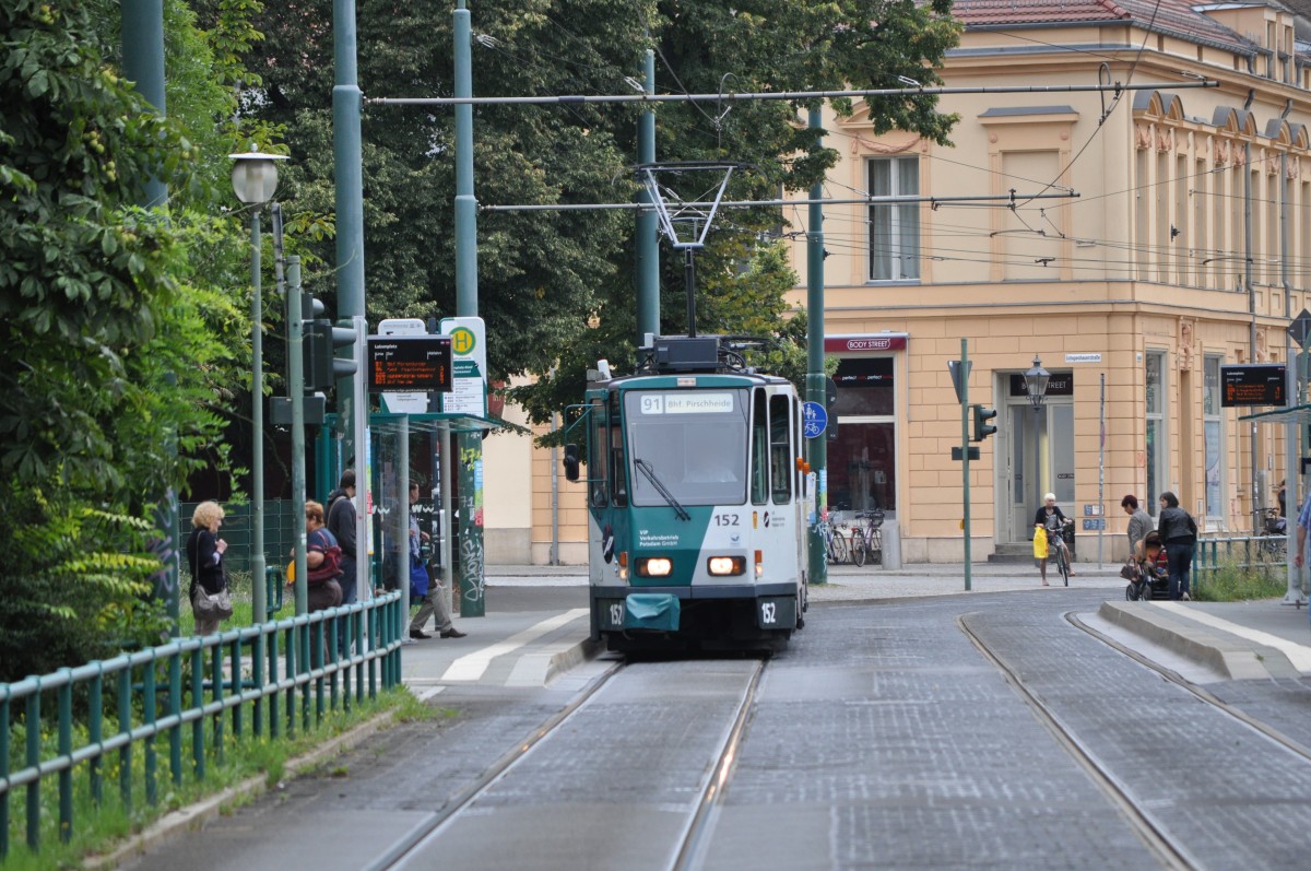 Tatra  152  auf der Linie 91 zum Bahnhof Pirscheide. Aufgenommen bei der Einfahrt Luisenplatz Süd am 21.08.2013.
