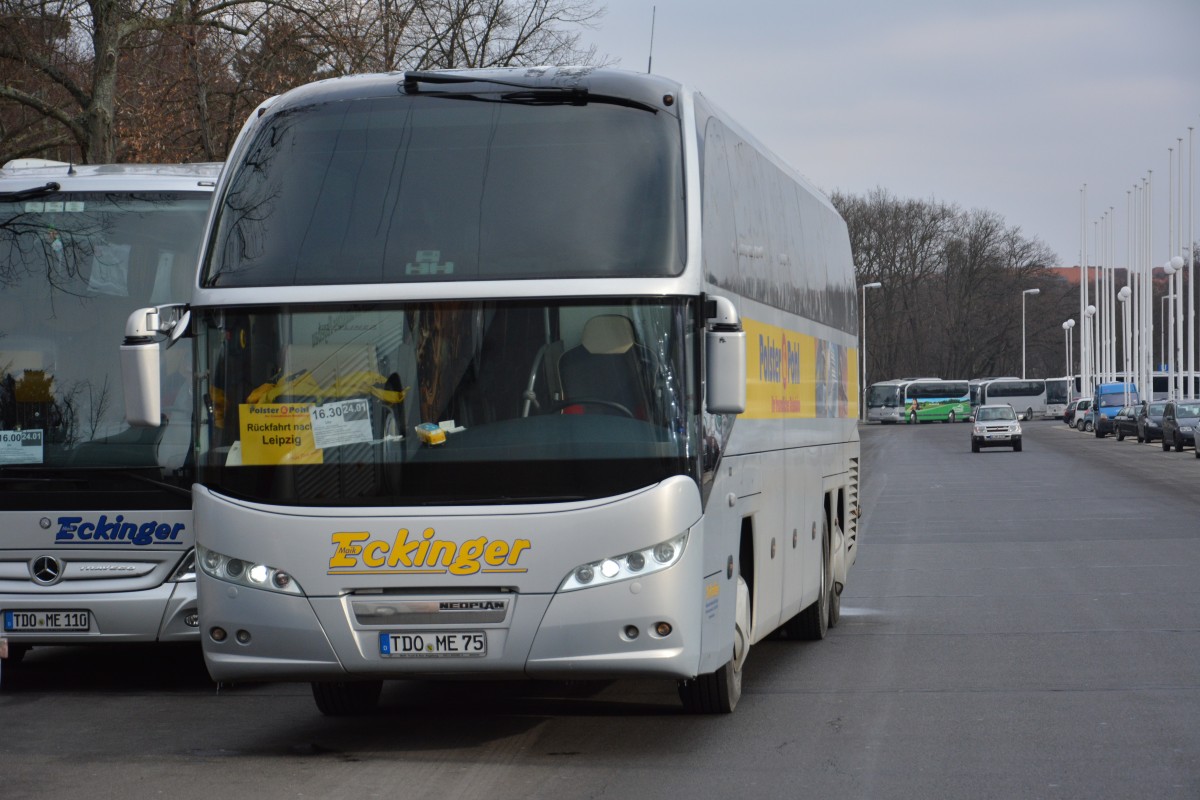 TDO-ME 75 (Neoplan Cityliner) steht am 24.01.2015 in Berlin am Olympischen Platz.

