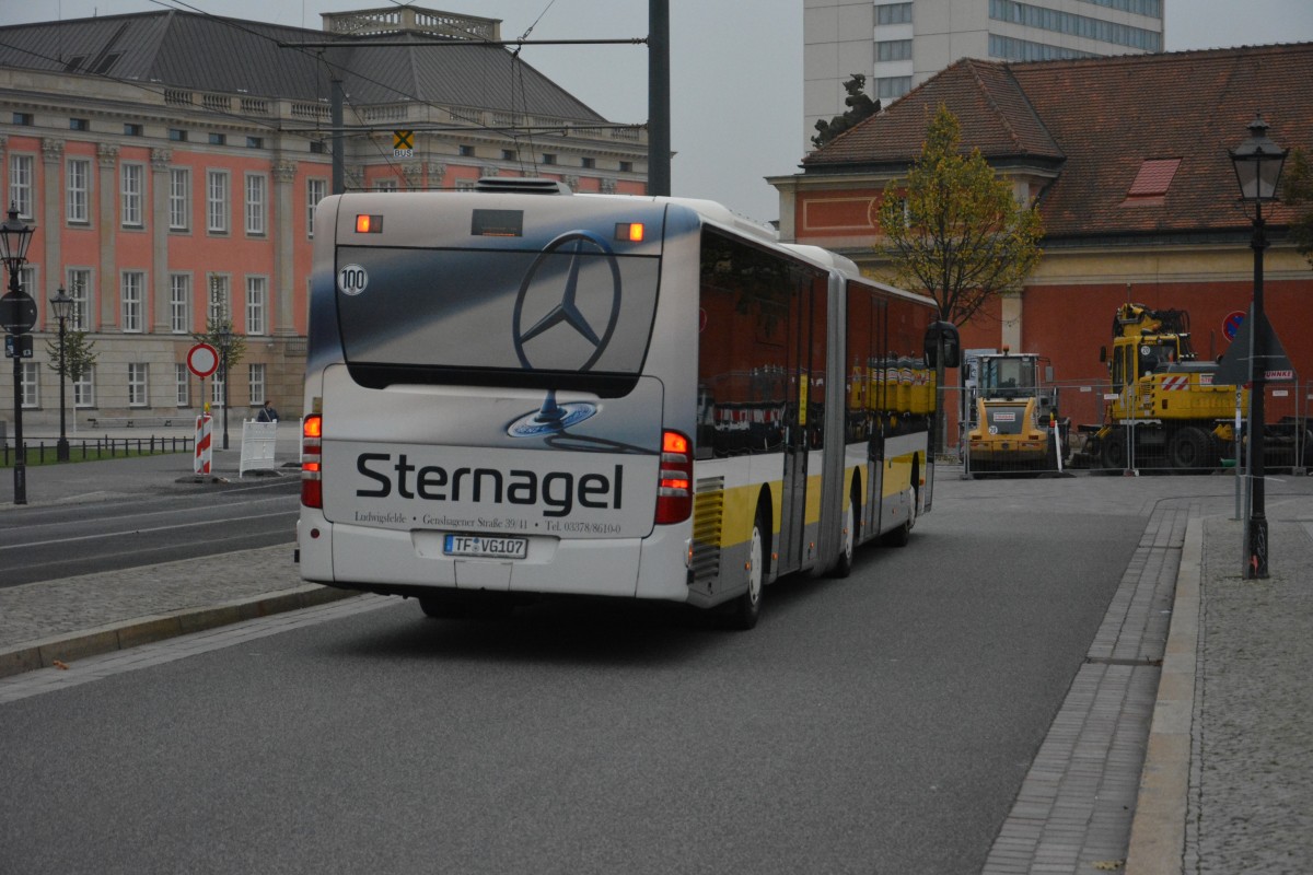 TF-VG 107 ist am 25.10.2014 fr die VIP unterwegs. Grund dafr ist der SEV zwischen Platz der Einheit und E.-C.-Strae. Aufgenommen am Landtag (Mercedes Benz O530).