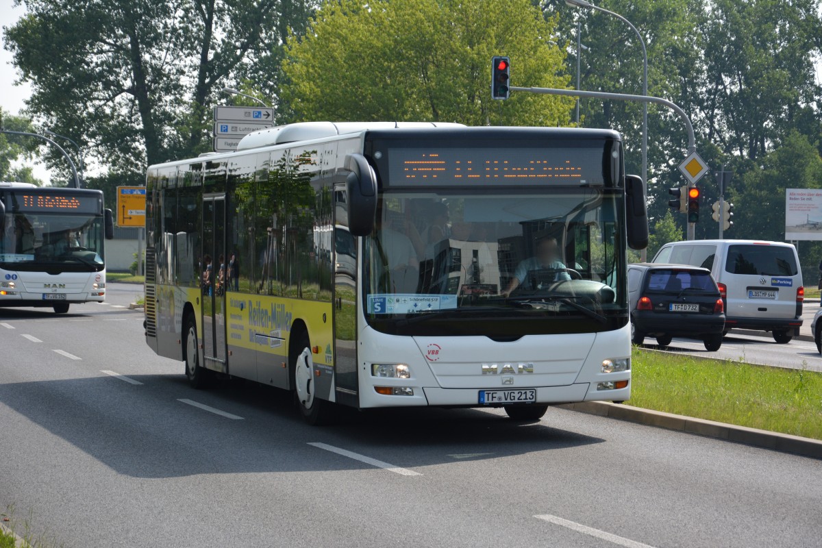 TF-VG 213 auf der Linie S zum ILA Gelände unterwegs. Aufgenommen am 23.05.2014.