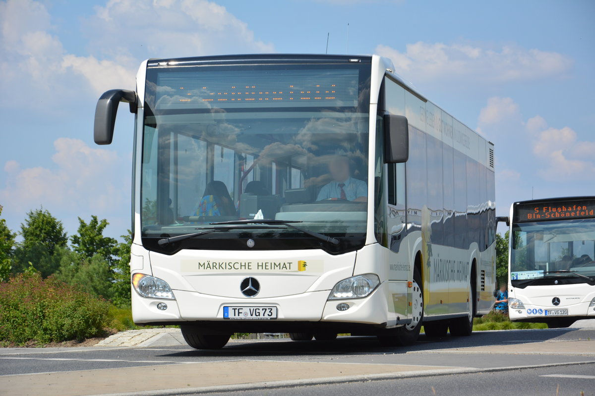 TF-VG 73 fährt am 04.06.2016 für die ILA auf der Shuttle-Linie  S . Aufgenommen wurde ein Mercedes Benz Citaro II Ü der VTF.