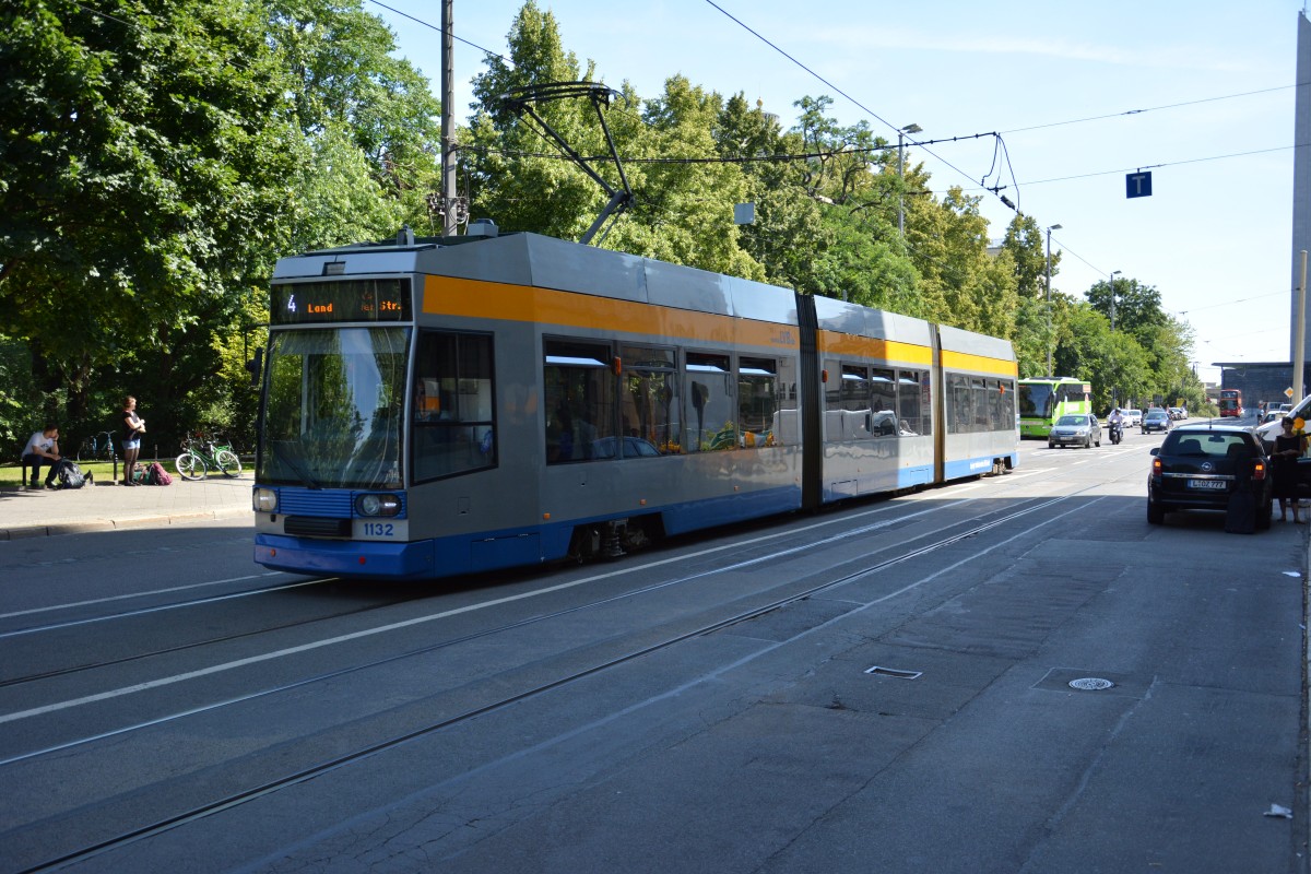 Tram 1132 auf der Linie 4 am 03.07.2014. kurz vor dem Bahnhof Leipzig Hbf.