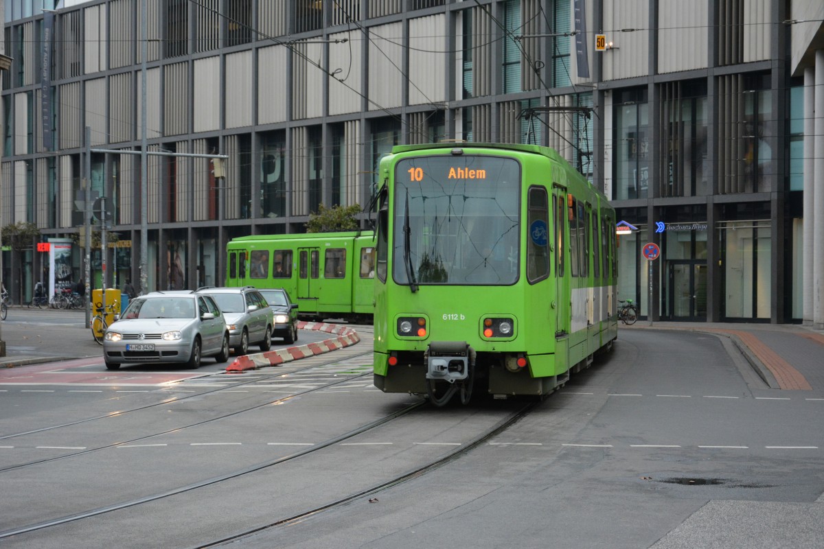 TW 6000 am 07.10.2014 auf der Linie 10 nach Ahlem. Aufgenommen am 07.10.2014 Hannover Hbf.