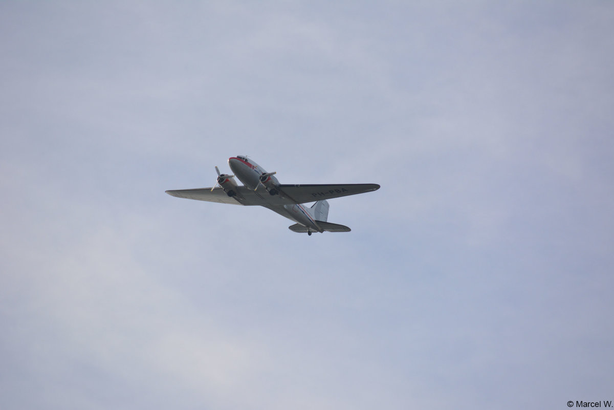 Über Rotterdam flog am 20.10.2018 eine Douglas DC-3C-S1C3G. 