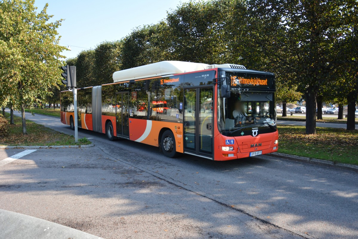 UFB 691 auf der Linie 115 am Bahnhof Norrköping am 19.09.2014. Aufgenommen wurde ein MAN Lion's City CNG.
