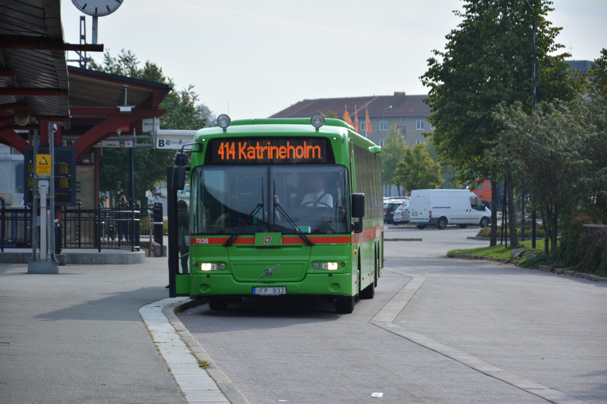 UFP 932 endet in diesen Moment am Hauptbahnhof Katrineholm. Aufgenommen am 08.09.2014.