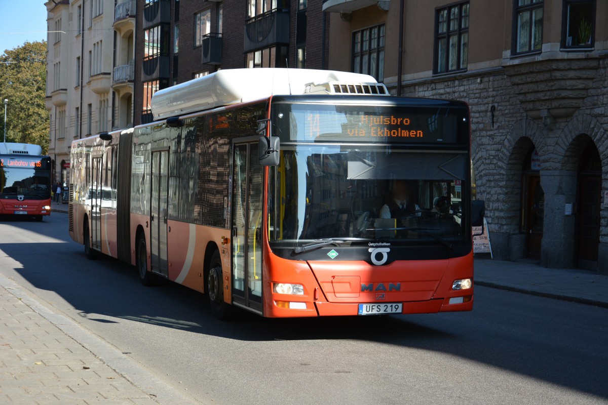 UFS 219 auf der Linie 14 nach Hjulsbro. Aufgenommen am 11.09.2014 Innenstadt Linköping.