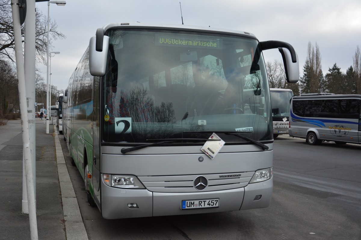 UM-RT 457 (Mercedes Benz Travego) steht am 24.01.2015 in Berlin Olympischer Platz. 