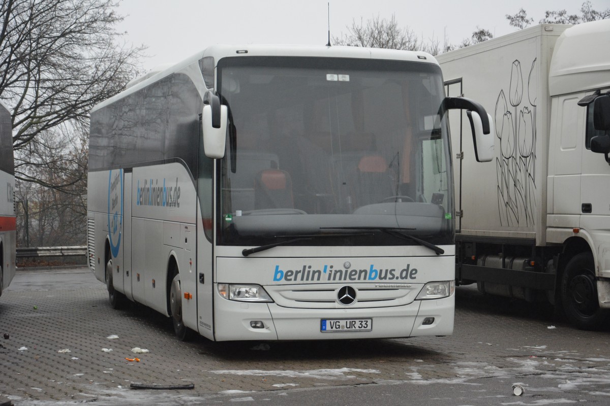 VG-UR 33 (Mercedes Benz Tourismo) steht am 31.12.2014 auf dem Rastplatz an der A 115 (Avus).
