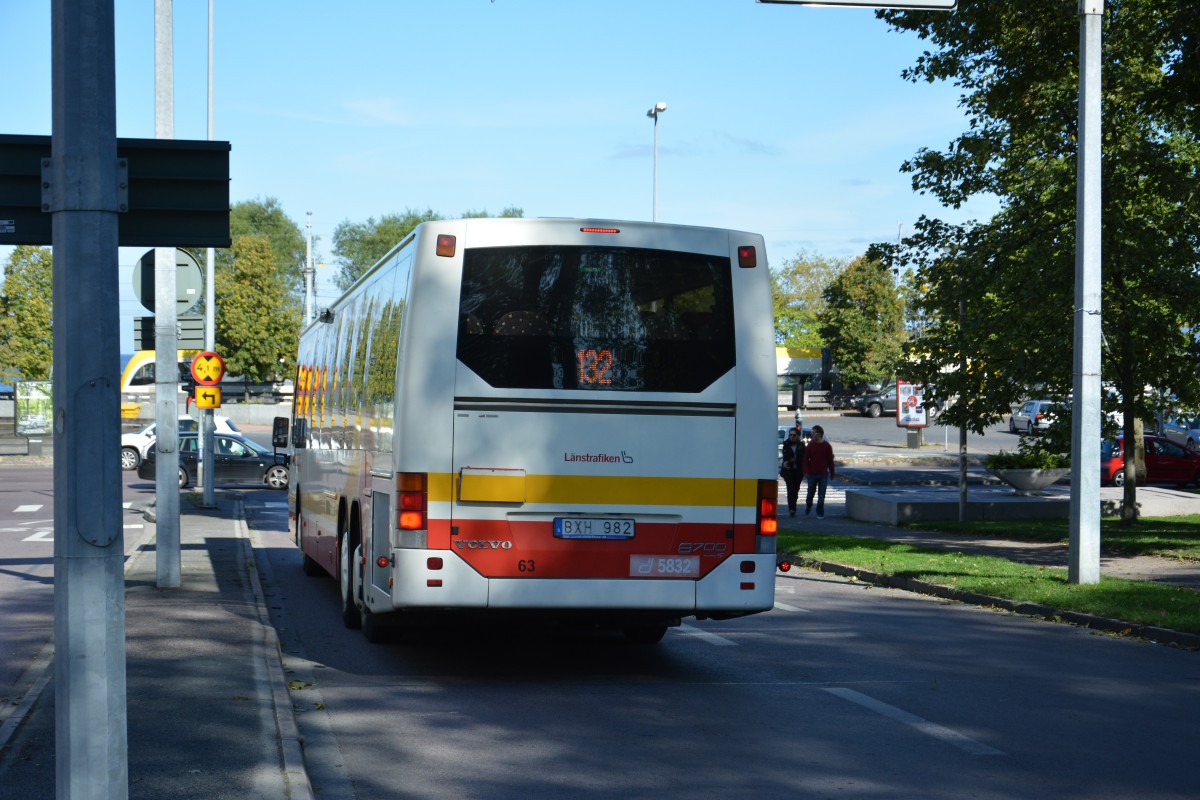 Volvo 8700 mit dem Kennzeichen BXH 982 auf der Linie 132. Aufgenommen am Hbf Jnkping am 15.09.2014.