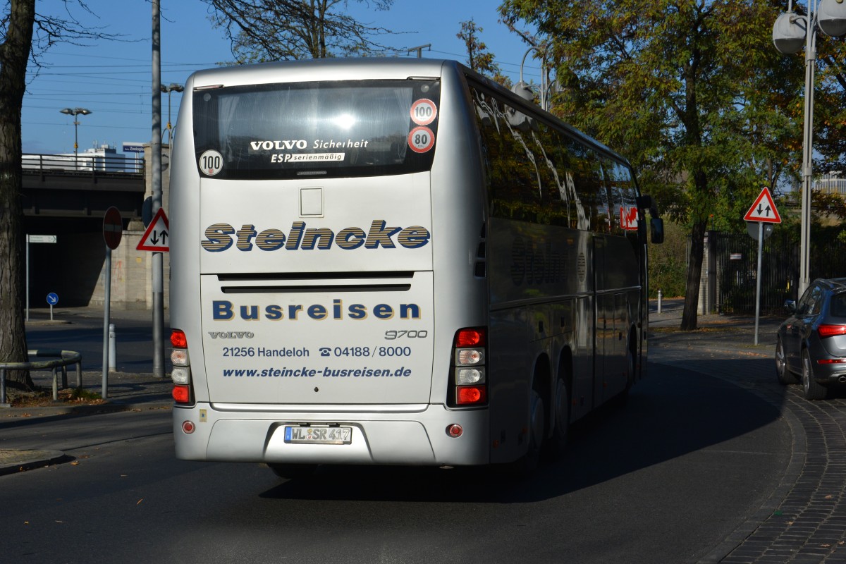 WL-SR 417 unterwegs am 08.11.2014 durch Berlin. Aufgenommen wurde ein Volvo 9700, Berlin Zoologischer Garten.
