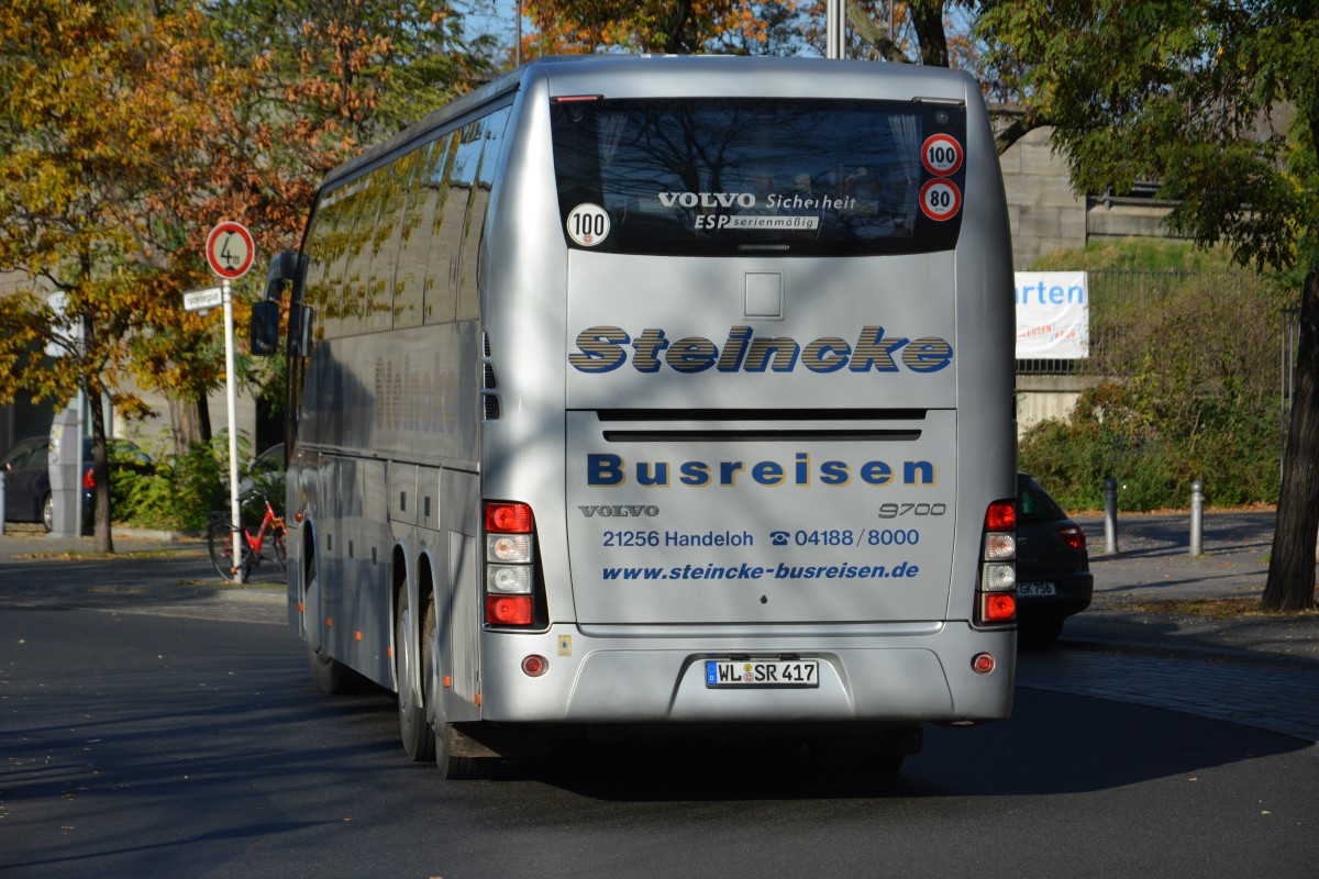 WL-SR 417 unterwegs am 08.11.2014 durch Berlin. Aufgenommen wurde ein Volvo 9700, Berlin Zoologischer Garten.
