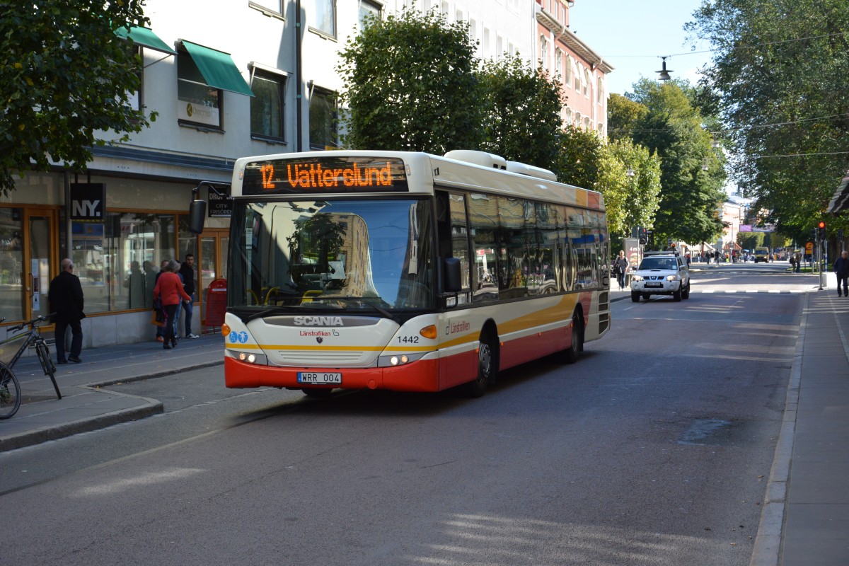 WRR 004 (Scania OmniLink) auf den Weg durch die Innenstadt von Jnkping am 15.09.2014