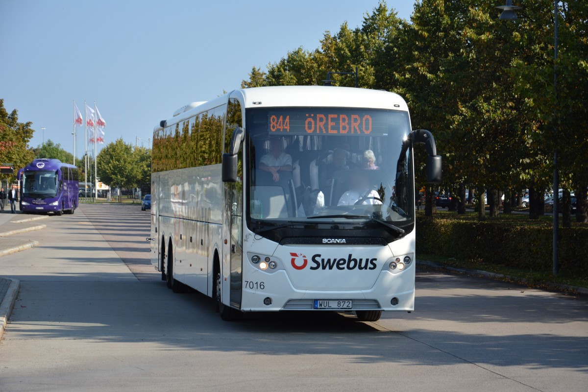 WUL 872 (Scania OmniExpress) auf dem Weg nach Örebro. Aufgenommen am 19.09.2014 Bahnhof Norrköping.
