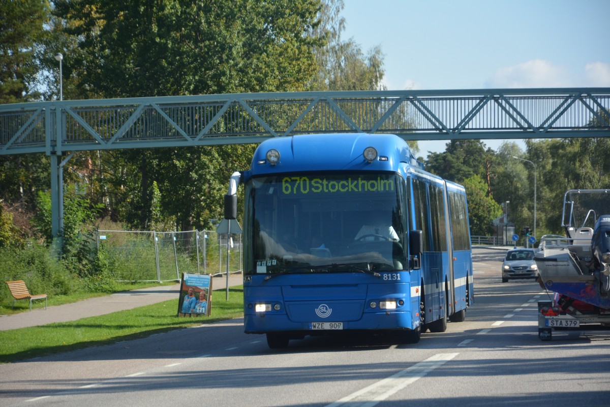 WZE 907 (Volvo 8500) auf der Linie 670 nach Stockholm. Aufgenommen am 13.09.2014 aus Richtung Vaxholm.