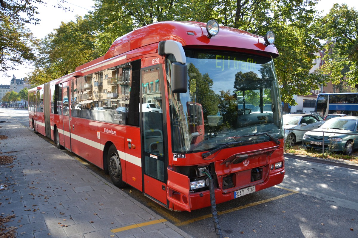 XAY 708 (Volvo 8500) abgestellt an der stra station Stockholm am 18.09.2014.