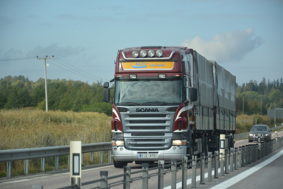 XJX 876 (R500 Scania) auf dem Weg am 17.09.2014 Richtung Nykping.
