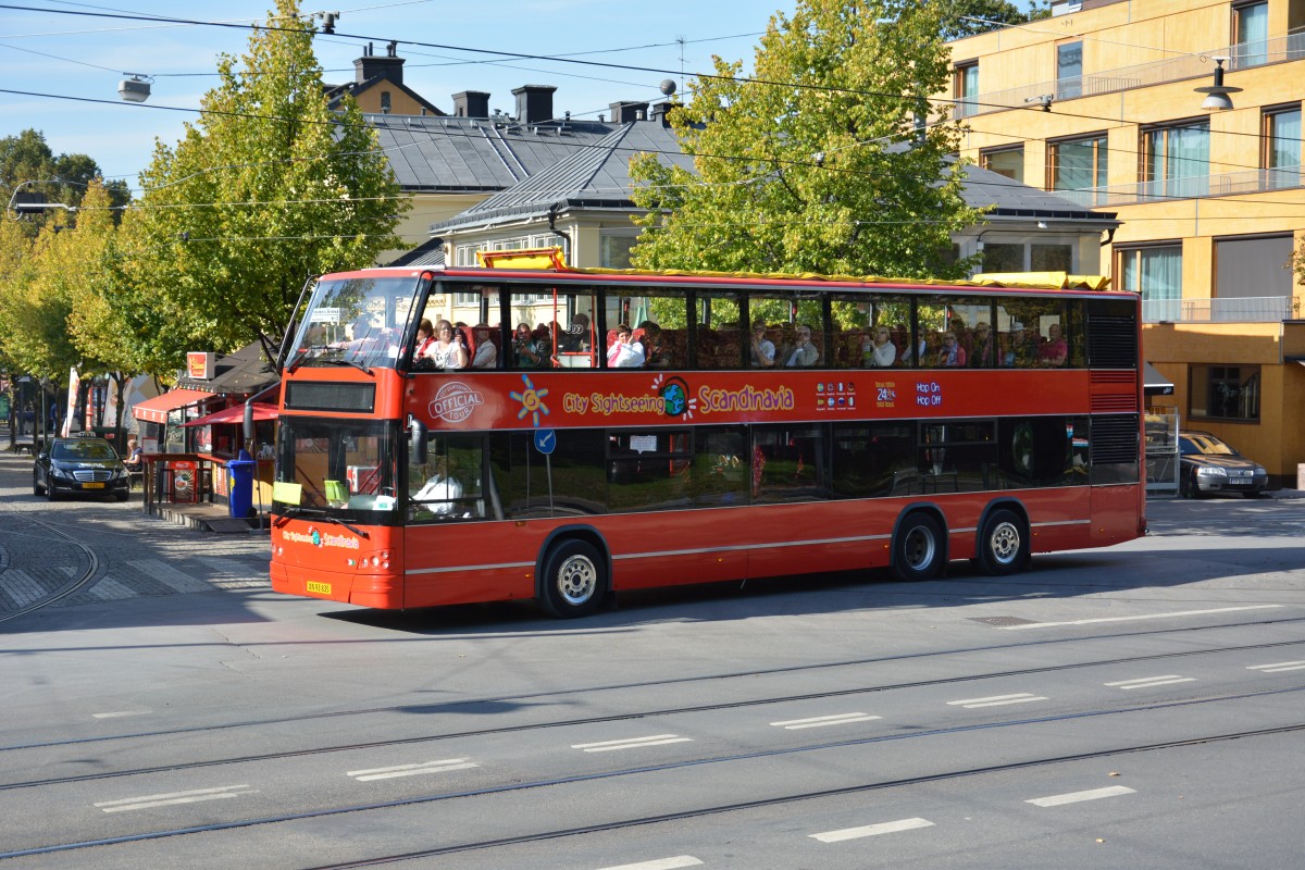 XN 93835 (Volvo) auf Stadtrundfahrt am 18.09.2014 Stockholm Djurgrdsvgen.
