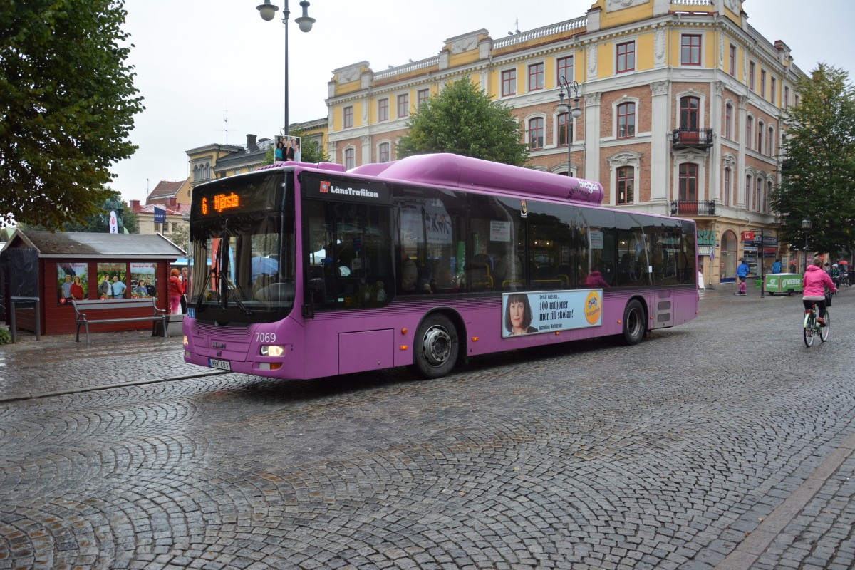 XRK 481 ist unterwegs im Stadtkern von Örebro am 08.09.2014.