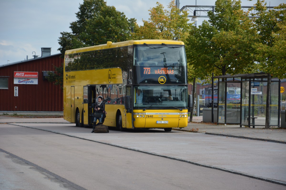 XZR 343 (Van Hool) kommt aus dem Bundesland Uppsala. Aufgenommen am 17.09.2014 Vsters Busbahnhof.
