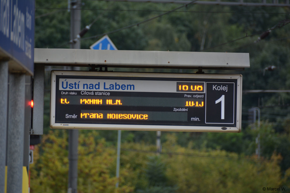 Zugzielanzeiger im Hauptbahnhof von Usti nad Labem. Aufgenommen am 24.09.2017.