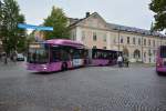 oerebro-laen-oerebro-stadsbuss-laenstrafiken/369543/brz-862-ist-am-oerebro-slott BRZ 862 ist am Örebro slott unterwegs. Aufgenommen am 08.09.2014.