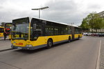 Am 14.05.2016 steht B-V 4077 an der Hertzalle in Berlin. Aufgenommen wurde ein Mercedes Benz Citaro I Gelenkbus.