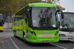 DZ-ME 35 (Scania Touring) macht am 25.10.2014 Pause am ZOB in Berlin.