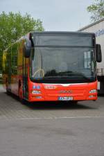 uecker-randow-bus/428155/uem-ur-11-steht-am-05052015-auf UEM-UR 11 steht am 05.05.2015 auf dem Rastplatz an der A 115 Dreieck Funkturm in Berlin. Aufgenommen wurde ein MAN Lion's City. 