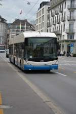 oberleitungsbus-o-bus/464824/dieser-hess-trolleybus-222-faehrt-am Dieser Hess Trolleybus (222) fährt am 08.10.2015 auf der Linie 7. Aufgenommen in Luzern, Schweizerhofquai.
