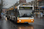 1-generation-niederflur-gelenkbus/496392/am-04122015-faehrt-mz-sw-682-auf Am 04.12.2015 fährt MZ-SW 682 auf der Linie 61 durch die Innenstadt von Mainz. Aufgenommen wurde ein MAN Niederflurbus der 1. Generation.
