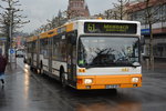 1-generation-niederflur-gelenkbus/496393/am-04122015-faehrt-mz-sw-682-auf Am 04.12.2015 fährt MZ-SW 682 auf der Linie 61 durch die Innenstadt von Mainz. Aufgenommen wurde ein MAN Niederflurbus der 1. Generation.
