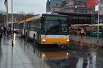 2-generation-niederflur-gelenkbus/494980/am-04122015-faehrt-mz-sw-706-auf Am 04.12.2015 fährt MZ-SW 706 auf der Linie 71 durch die Innenstadt von Mainz. Aufgenommen wurde ein MAN Niederflurbus der 2. Generation.
