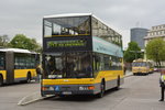  50 Jahre Busse auf der Kantstraße , so hieß es zur Traditionsfahrt 2016. Auch mit dabei B-W 3045 , MAN DN 95 (ND 202). Aufgenommen an der Masurenallee. 