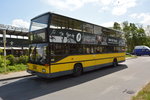 doppelstock-sd-202/516407/50-jahre-busse-auf-der-kantstrasse '50 Jahre Busse auf der Kantstraße', so hieß es zur Traditionsfahrt 2016. Auch mit dabei B-J 3577, MAN D 87 (SD 202). Aufgenommen an der Haltestelle, Heerstraße/Nennhauser Damm.
