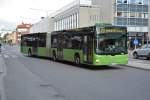 lions-city-gelenkbus/370840/bht-083-auf-der-stadtlinie-20 BHT 083 auf der Stadtlinie 20 in der nähe des Hbf in Uppsala. Aufgenommen am 10.09.2014.